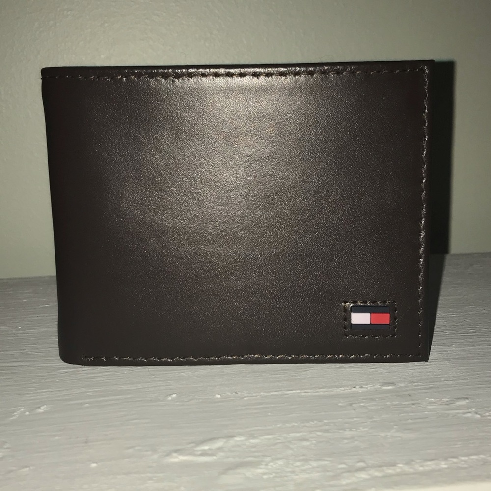 New Brown Tommy Hilfiger Wallet